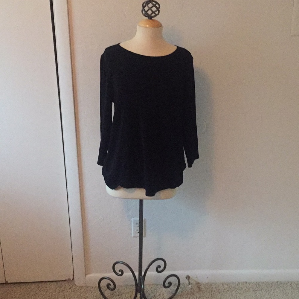 NWT CHICOS Travelers Tulip Hem Top Black size 2